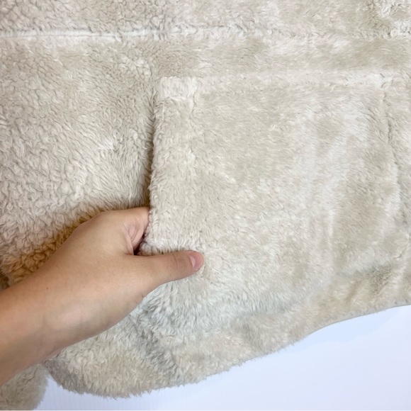 REEBOK Mock Neck 1/4 Zip Sherpa Sweatshirt. Size Large - Picture 6 of 9